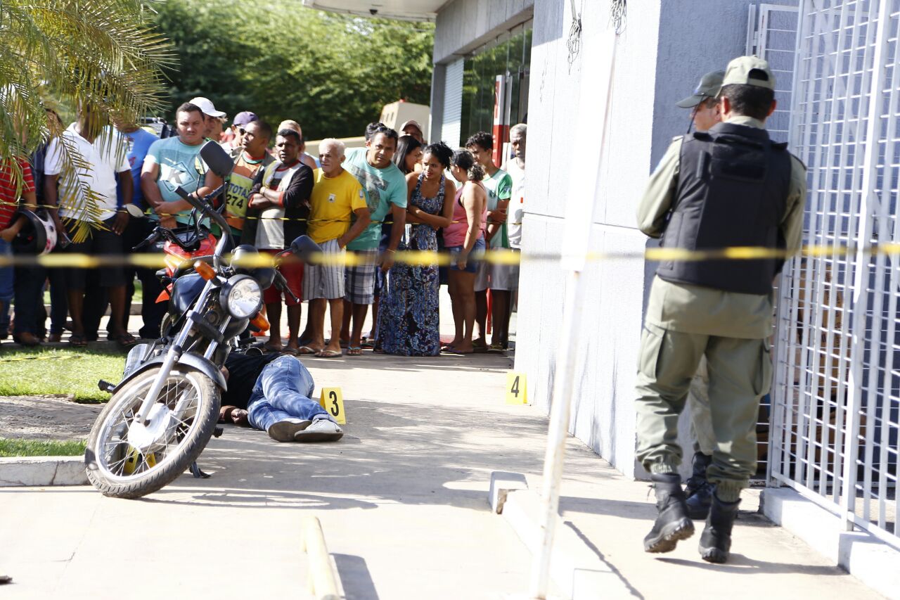 Criminoso é morto em frente o banco Bradesco em Teresina