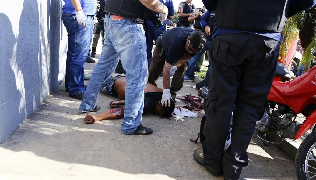 Criminoso morto em frente ao Bradesco