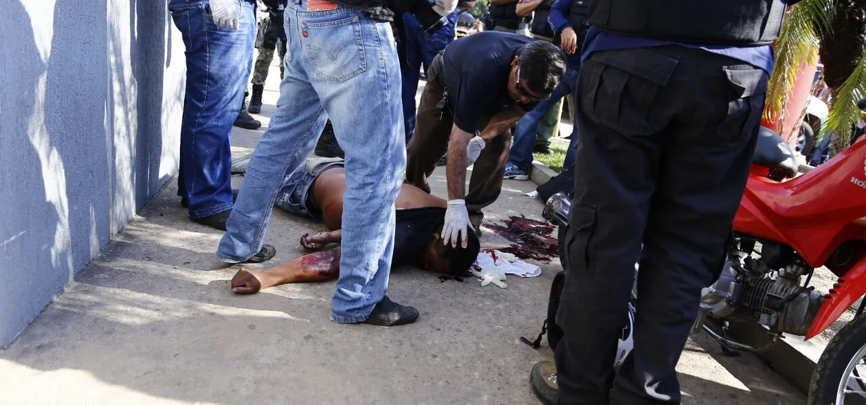 Criminoso morto em frente ao Bradesco
