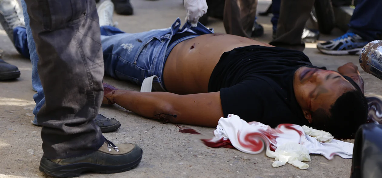 Criminoso morto em frente ao Bradesco