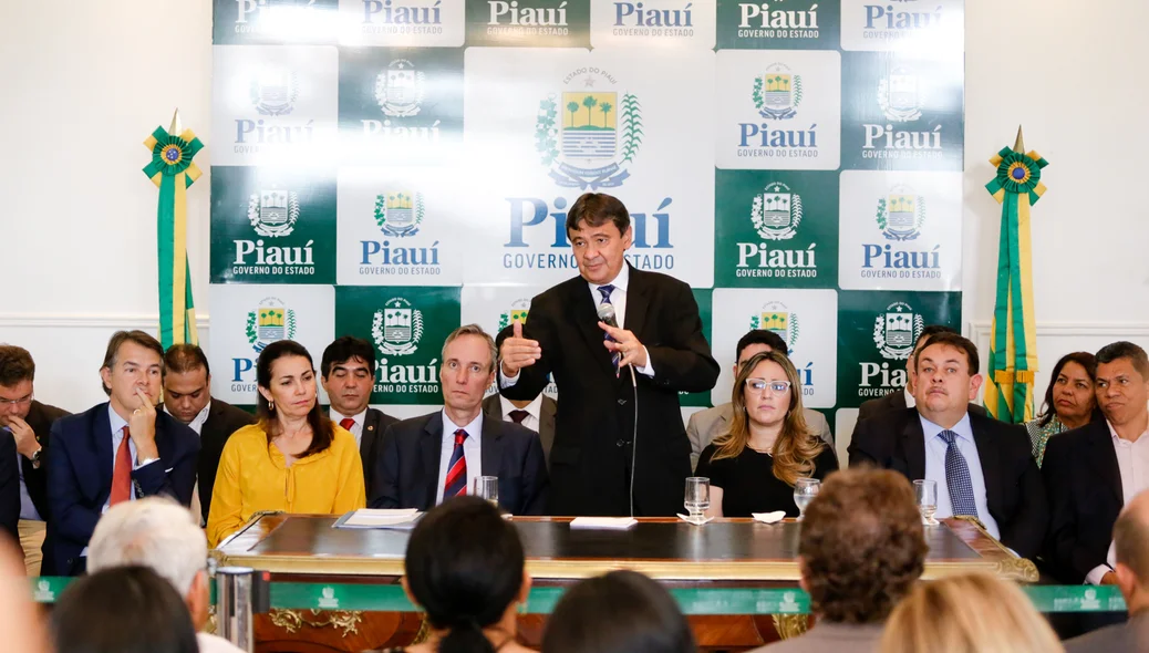 Governador durante seu pronunciamento