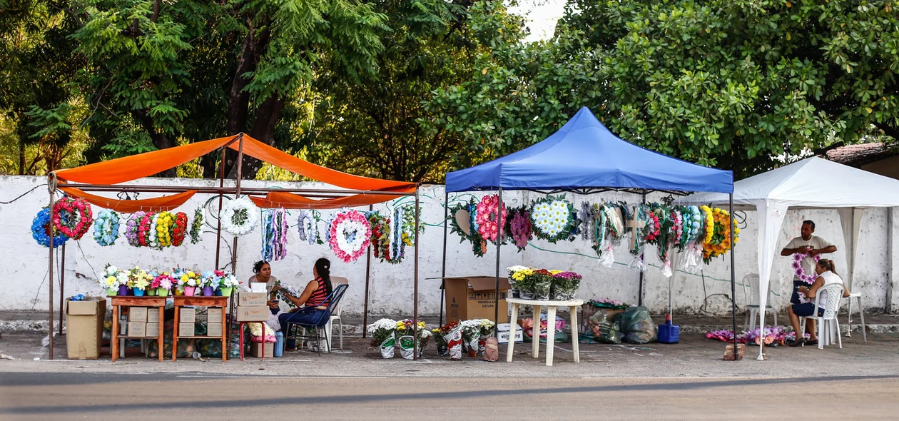 Ambulantes garantem renda extra no feriado do Dia de Finados 