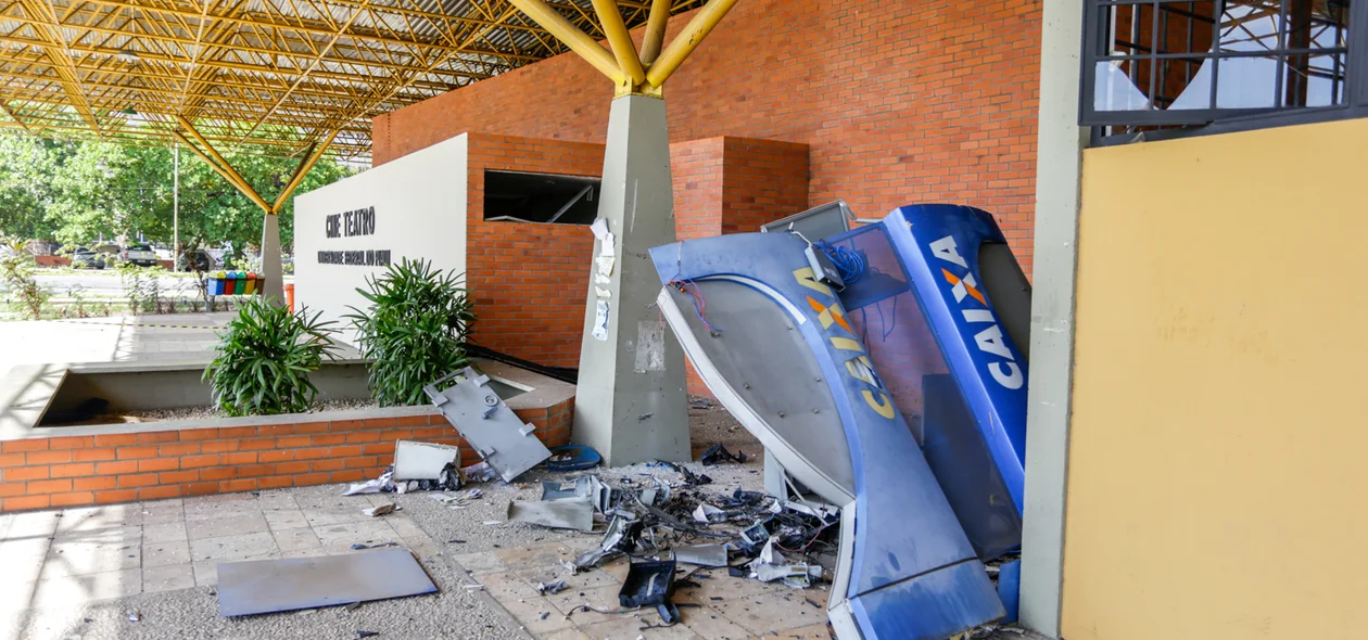 Bandidos fortemente armados explodem caixa eletrônico na UFPI 