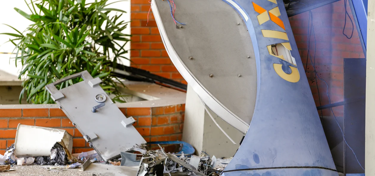 Bandidos fortemente armados explodem caixa eletrônico na Universidade Federal do Piauí