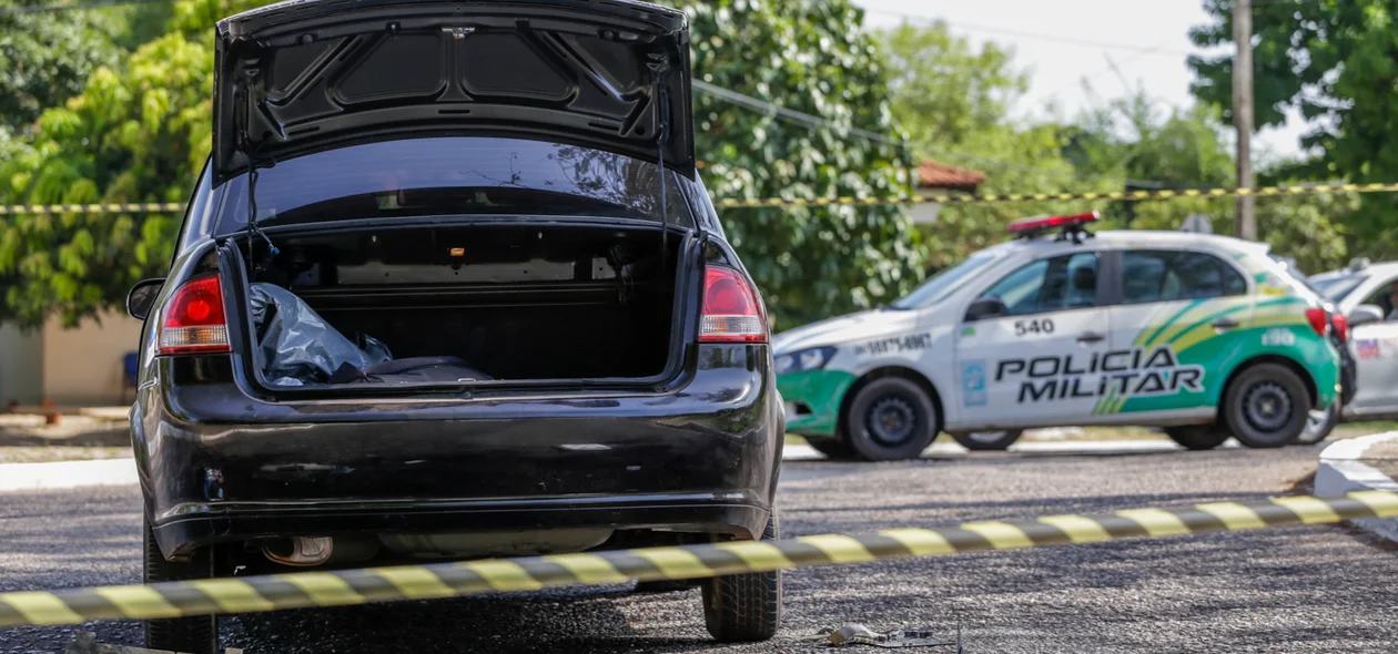 Carro abandonado pelos assaltantes 