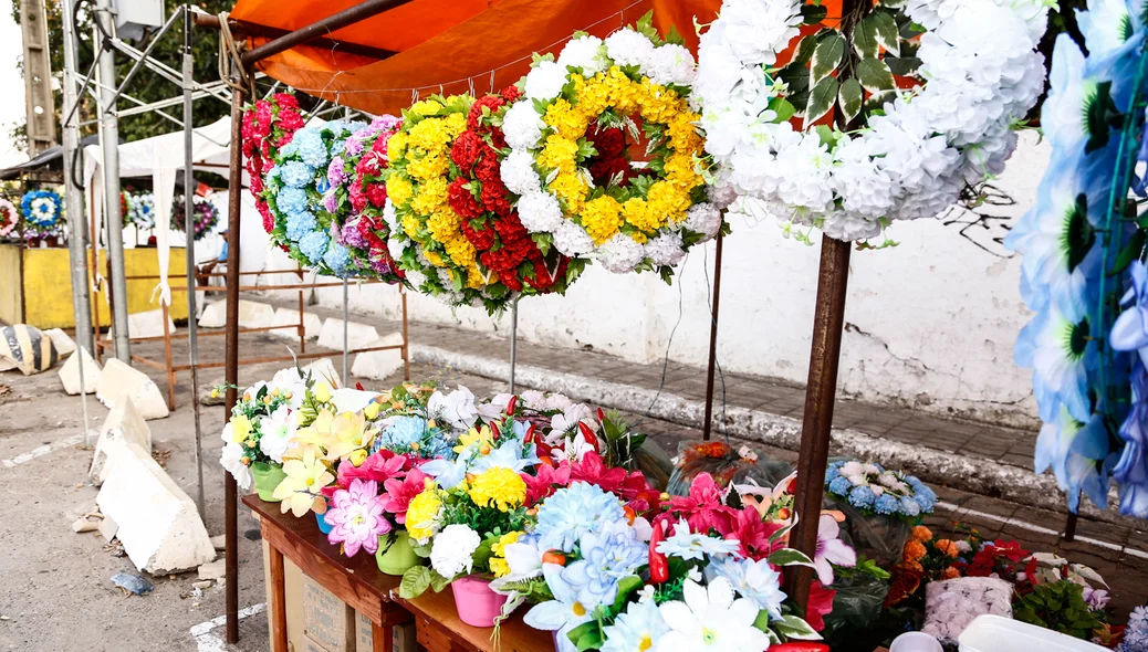 Coroas de flores para o dia de Finados
