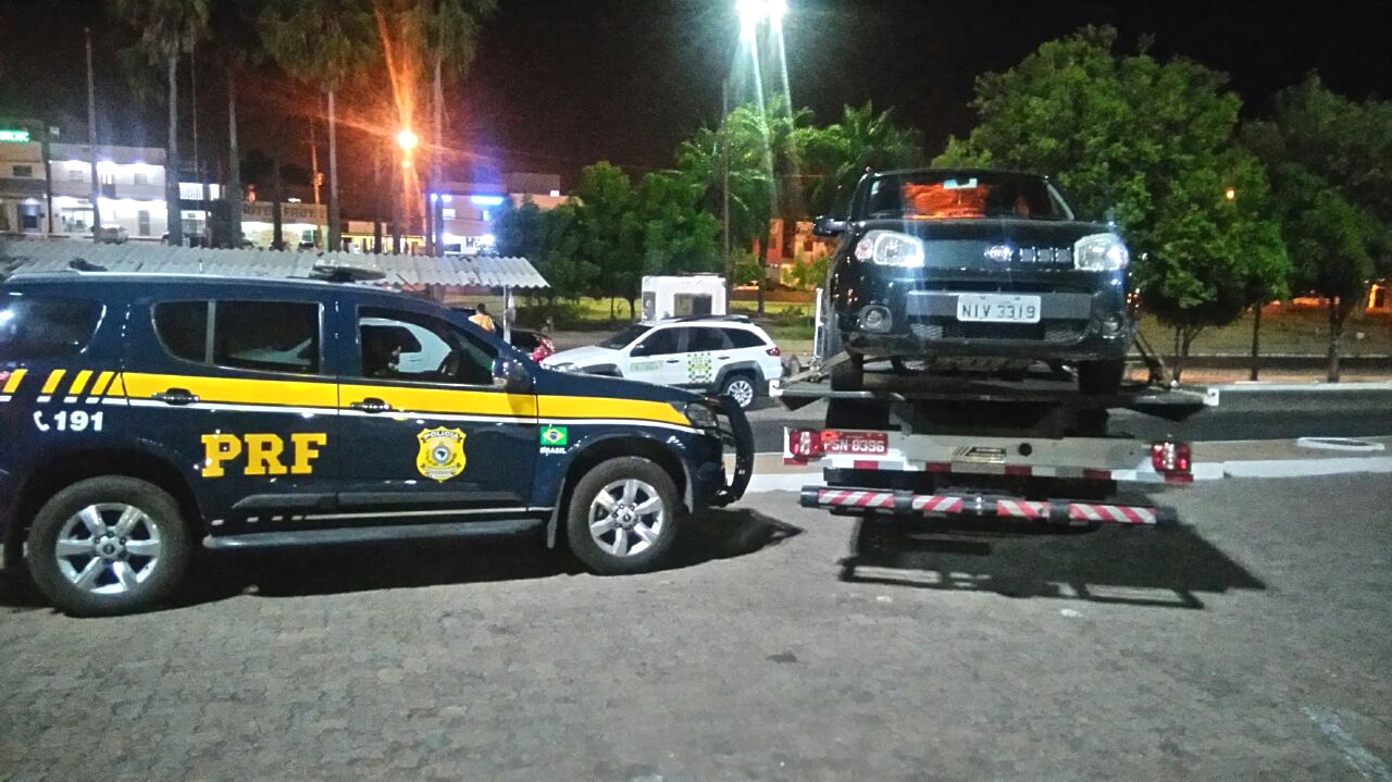 Veículo foi encaminhado à delegacia