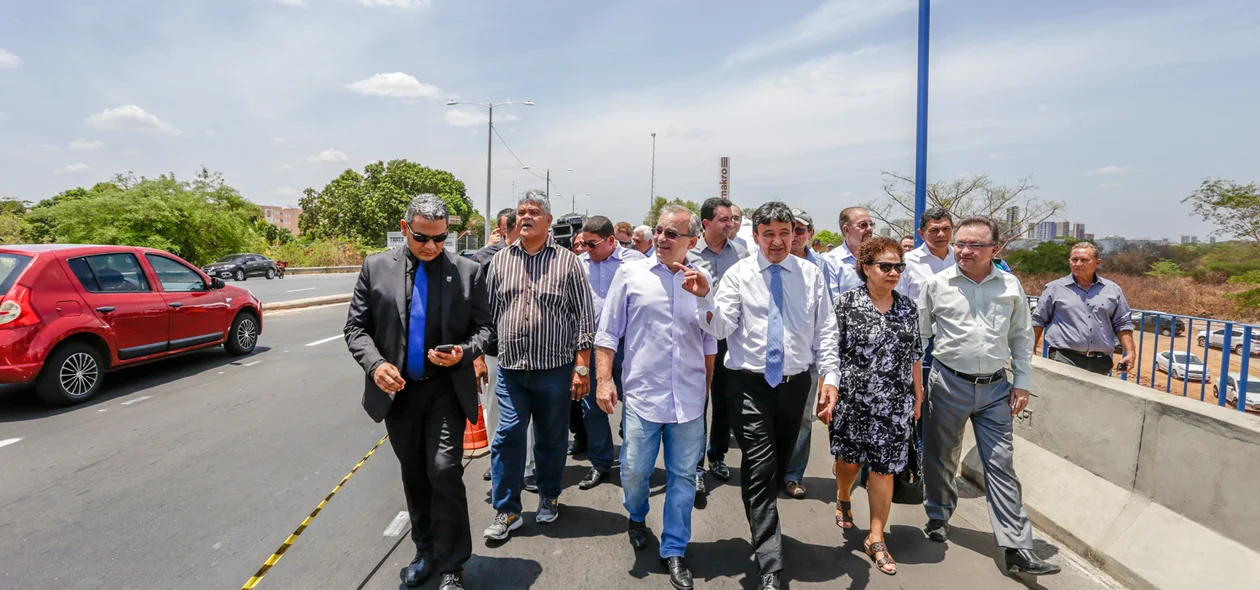 Governador e Prefeito de Teresina visitando a obra