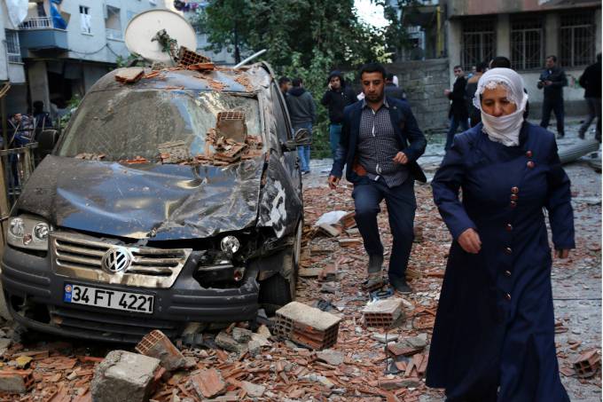 Carro-bomba explode a Turquia