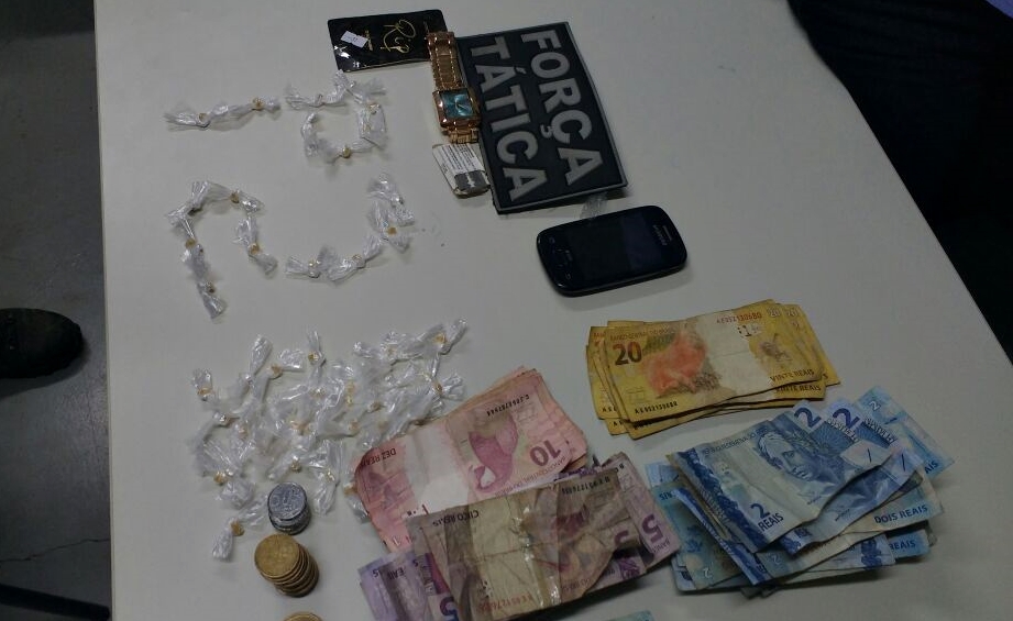 Dinheiro e crack apreendidos