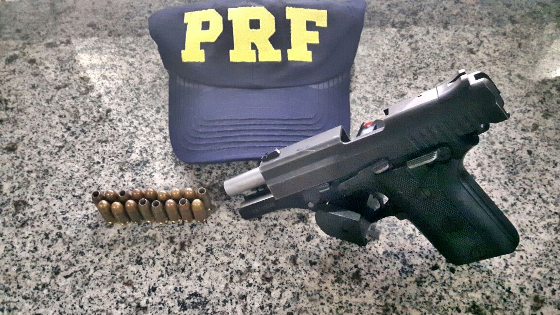 Pistola calibre 380 e munições