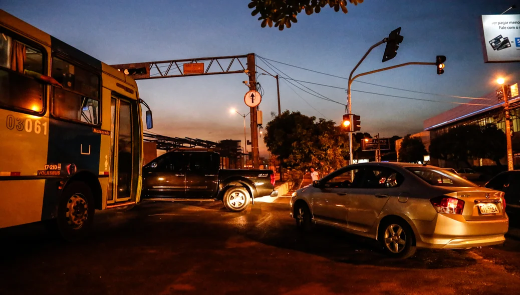 Semáforos com defeito na avenida João XXIII