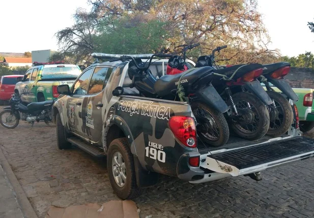 Motocicletas recuperadas pela Polícia Militar em Floriano