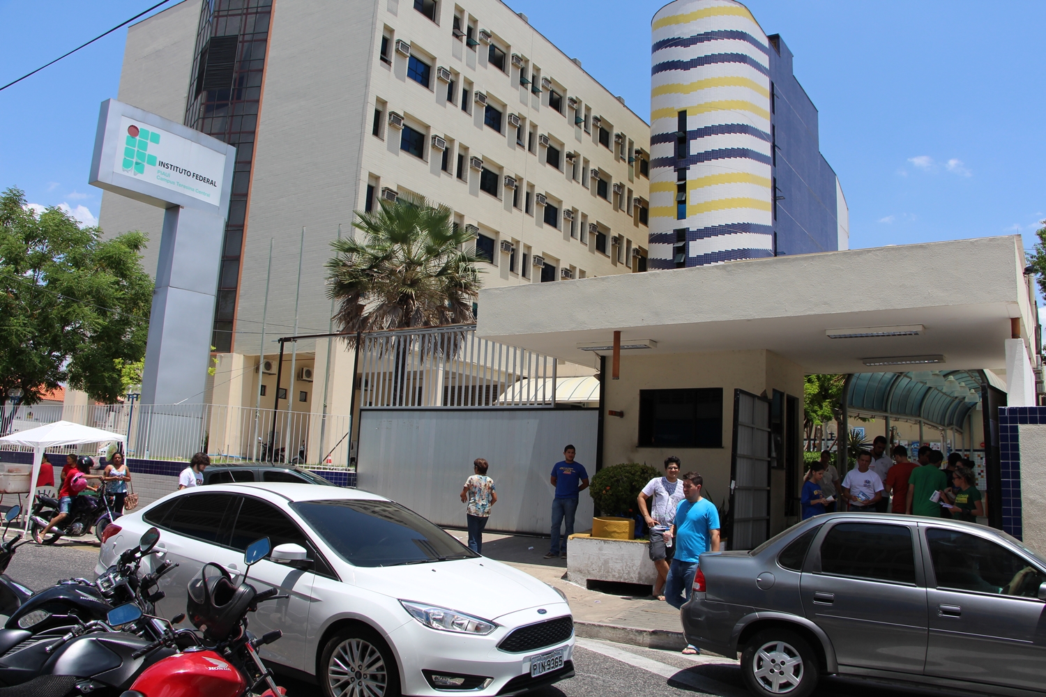 Movimento em frente ao IFPI é considerado tranquilo.