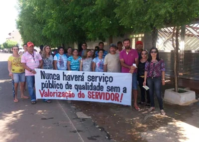 Servidores de Bocaina cobram atualização dos salários