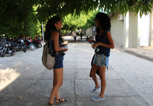 Estudantes após realização da prova do Enem