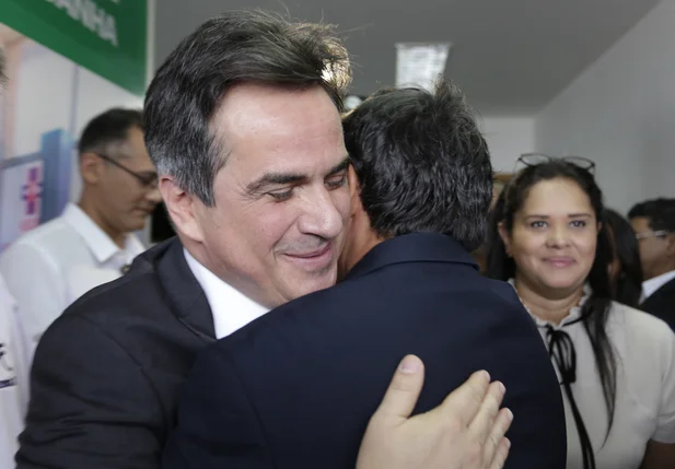 Senador Ciro Nogueira compareceu a inauguração