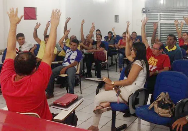 Comerciários aderem à greve geral