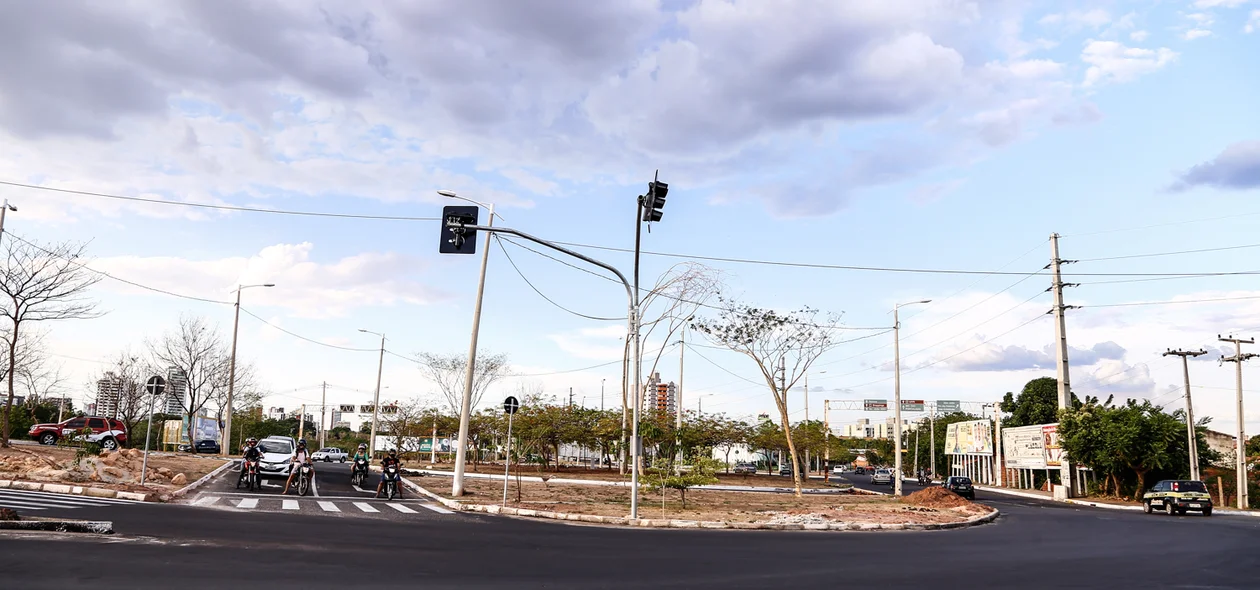 Obras de prolongamento da avenida em Teresina Piauí 