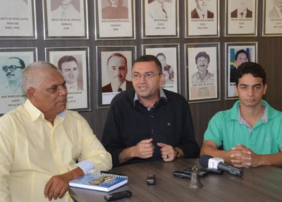 Prefeito de Picos faz apresentação oficial do novo treinador da Sep 