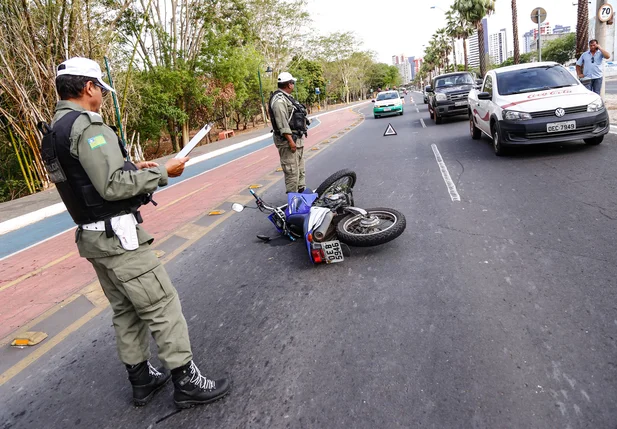 Motociclista é atropelado por Mercedes na zona norte de Teresina
