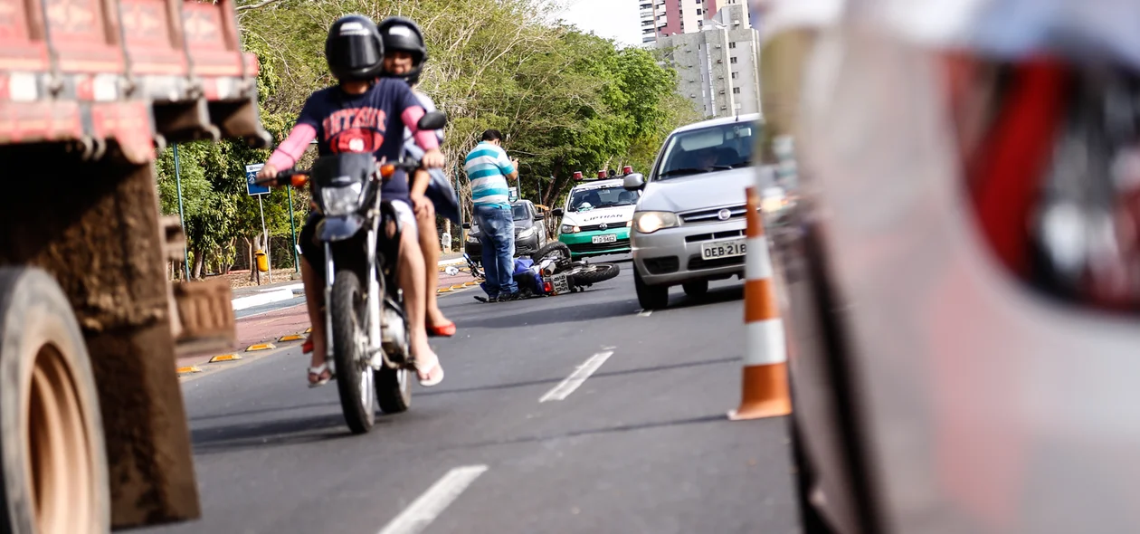 Trânsito na avenida Marechal Castelo Branco 