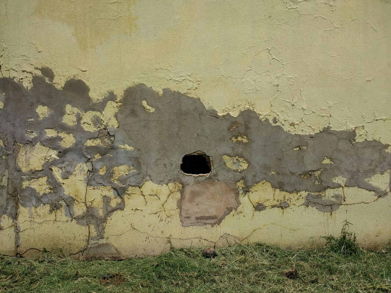 Detento cava buraco e foge da cadeia pública de Piripiri