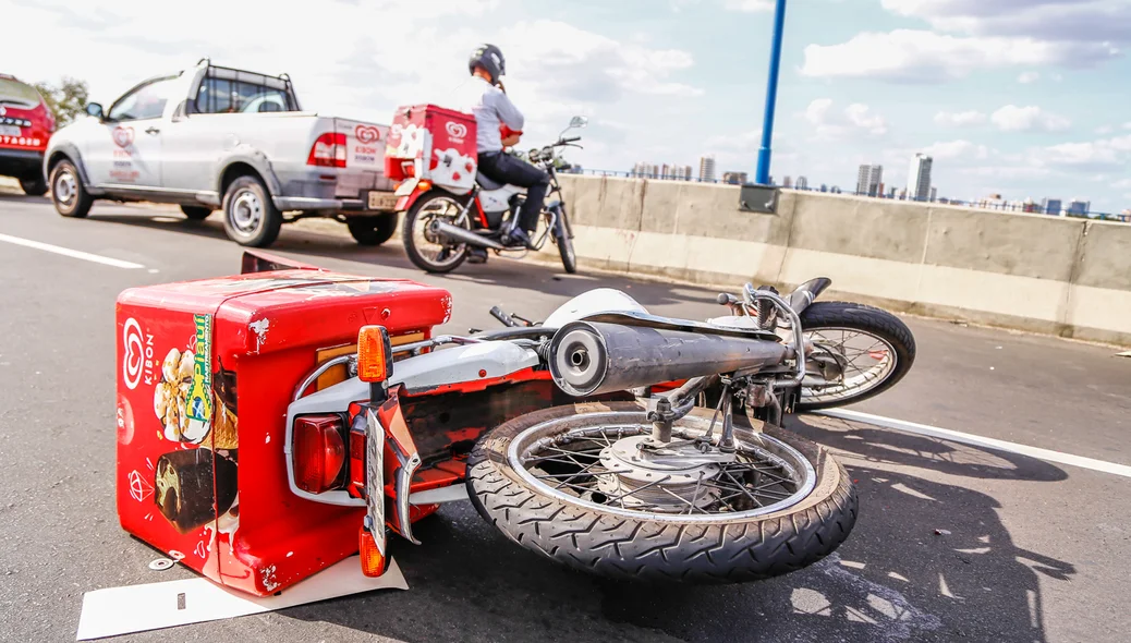 Acidente com um motociclista na ponte Wall Ferraz 