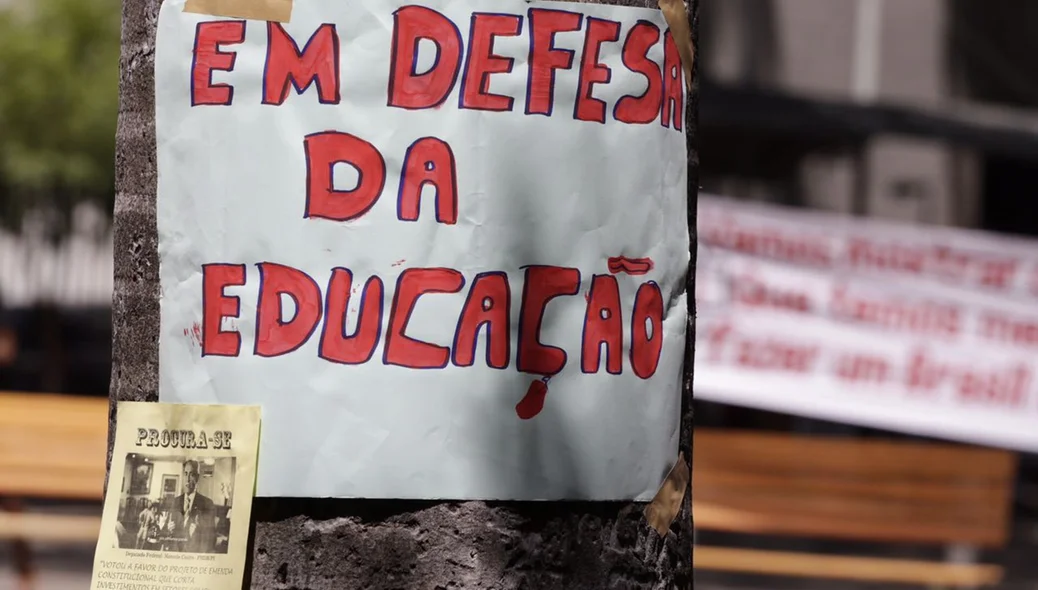 Estudantes e professores reivindicam direitos
