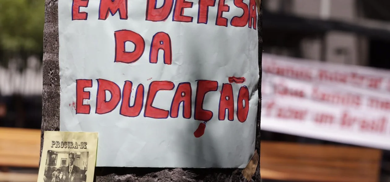 Estudantes e professores reivindicam direitos