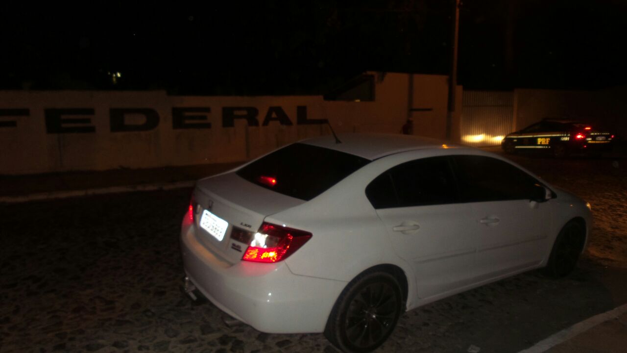 Carro apreendido pela PRF