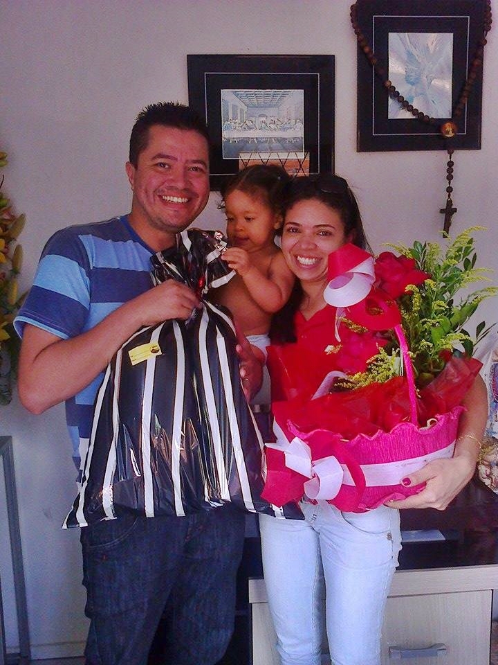 Hiasnaya Patrícia acompanhada do marido e da filha
