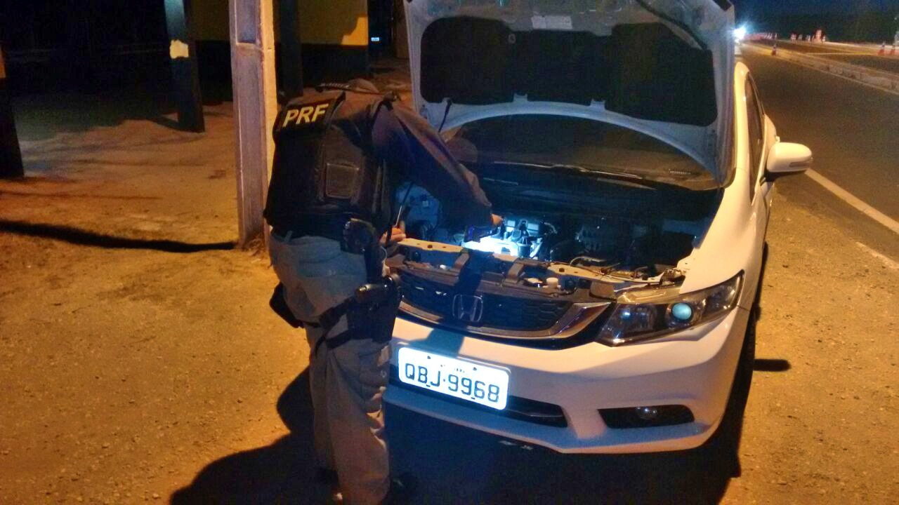 Honda Civic roubado recuperado pela PRF