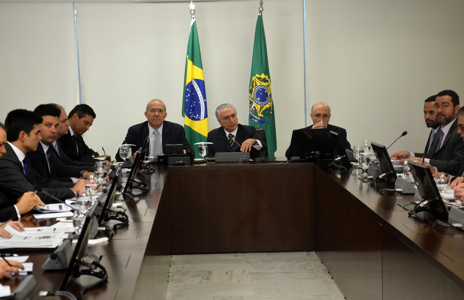 Presidente Michel Temer em reunião com ministros