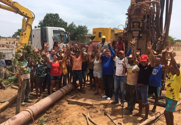 Júlio Arcoverde participa de perfuração de poço na zona rural de Teresina