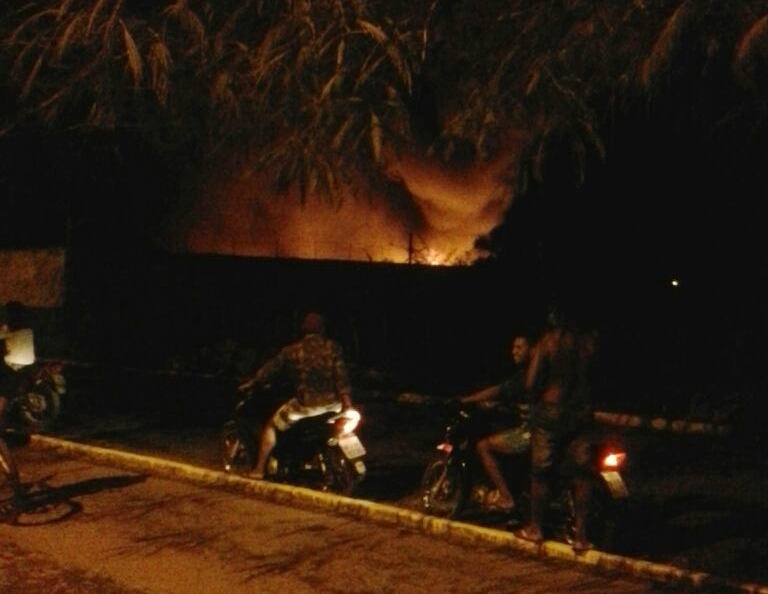 Incêndio na garagem na empresa Emvip