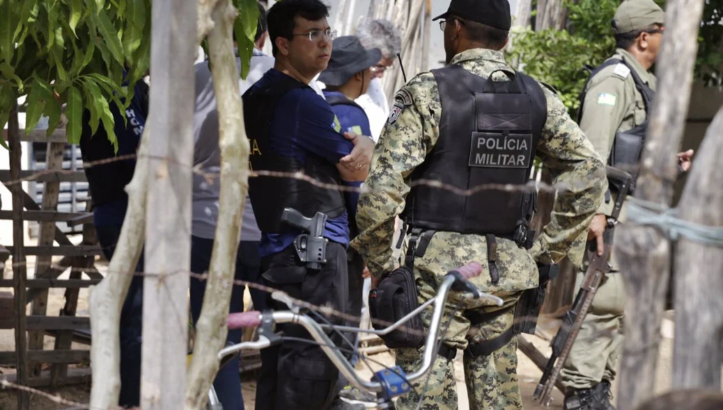 As Polícias Militar e Civil foram ao local do crime