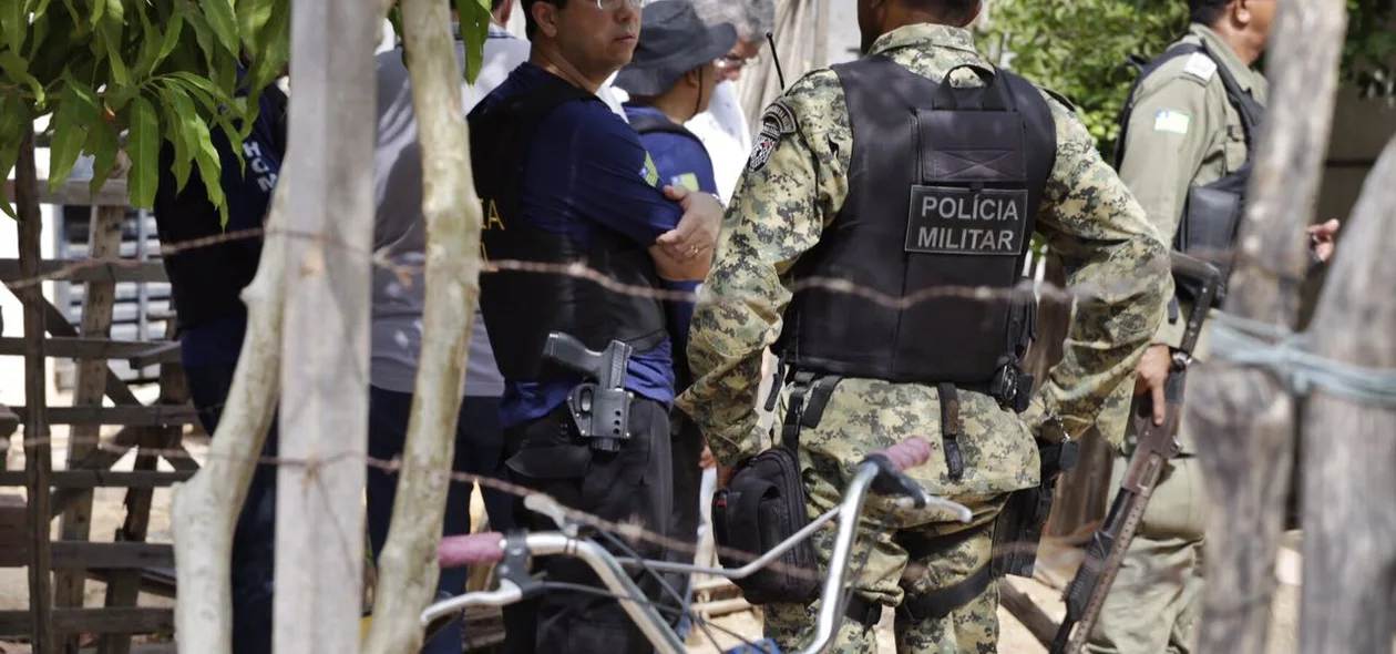 As Polícias Militar e Civil foram ao local do crime