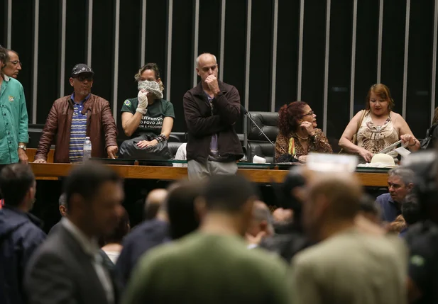Manifestantes invadiram plenário da Câmara 