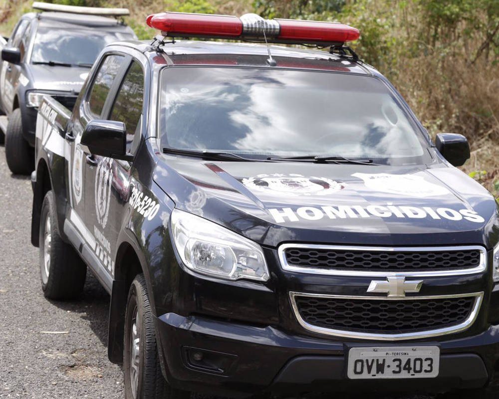 Equipe da Delegacia de Homicídios foi até o local