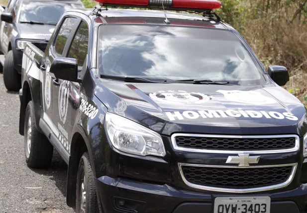 Equipe da Delegacia de Homicídios foi até o local