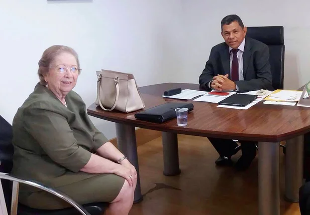Tânia Bacelar e deputado João de Deus