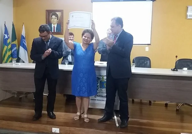 Regina Sousa recebe título de cidadã parnaibana