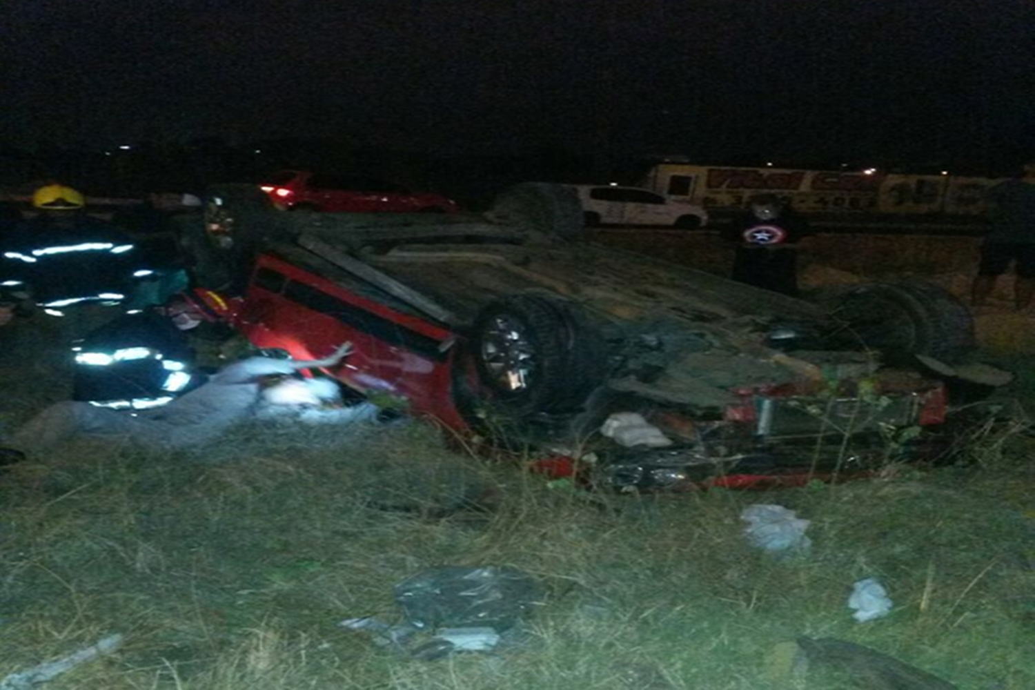 Saveiro Cross capotada após acidente
