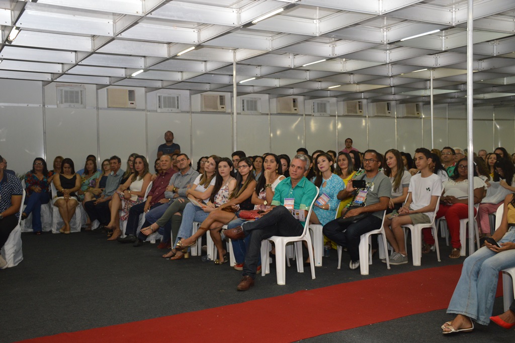 Prefeito de Picos e outras autoridades prestigiaram a palestra.