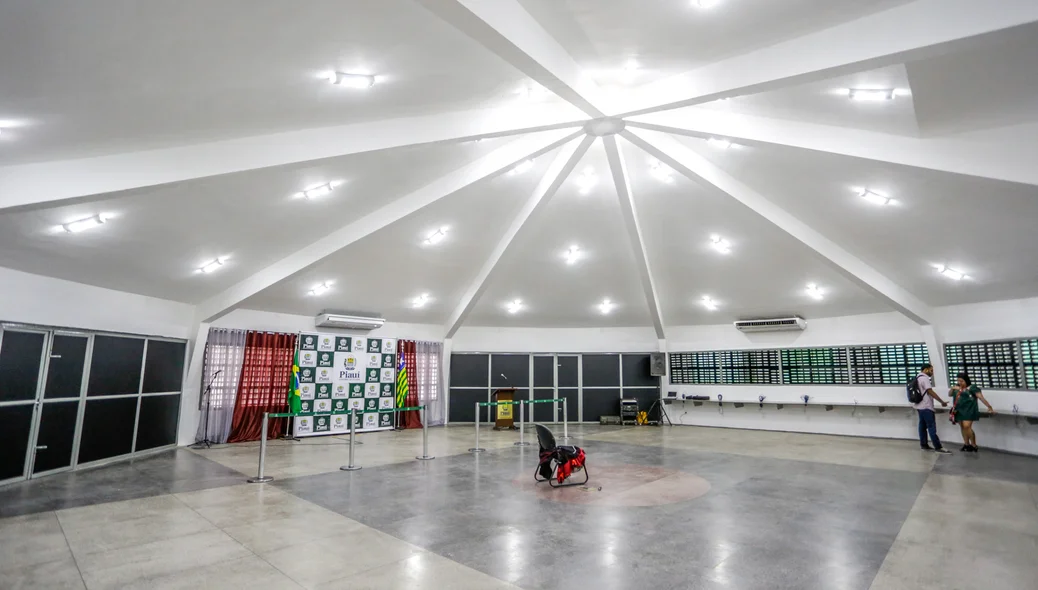 Biblioteca Cromwell de Carvalho 