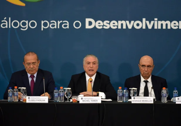 Michel Temer diz que reforma da Previdência vai para o Congresso em dezembro