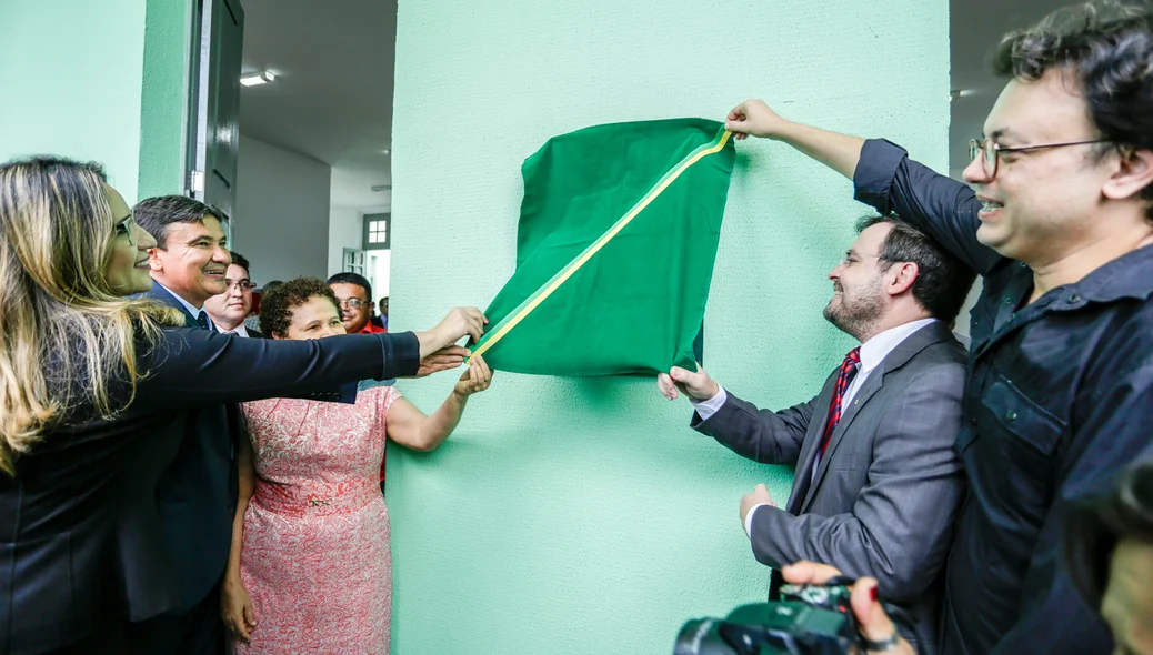 Reabertura da biblioteca  Cromwell de Carvalho