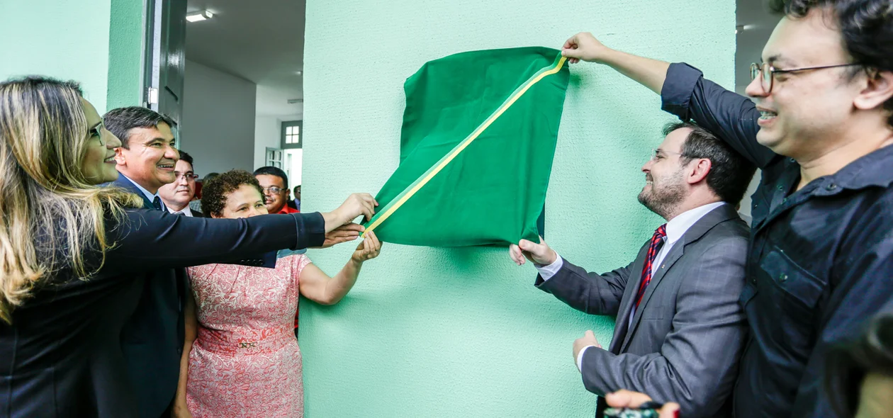 Reabertura da biblioteca  Cromwell de Carvalho