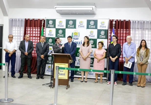 Solenidade de abertura da biblioteca  Cromwell de Carvalho
